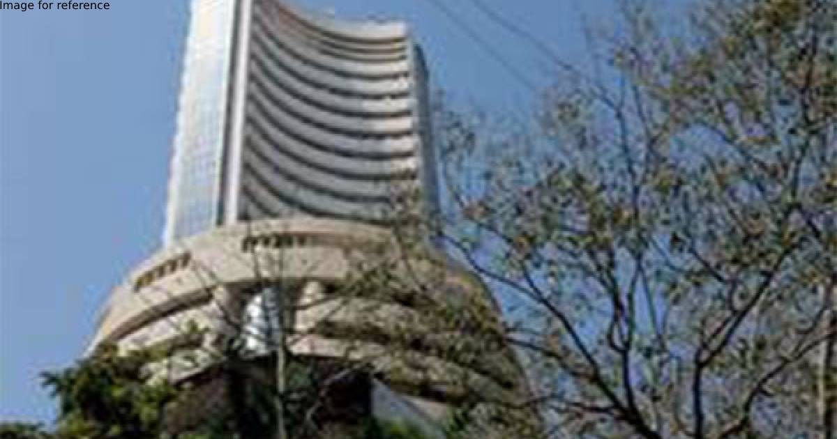 Morning trade: Sensex shoots up 419 points, Nifty over 17k level